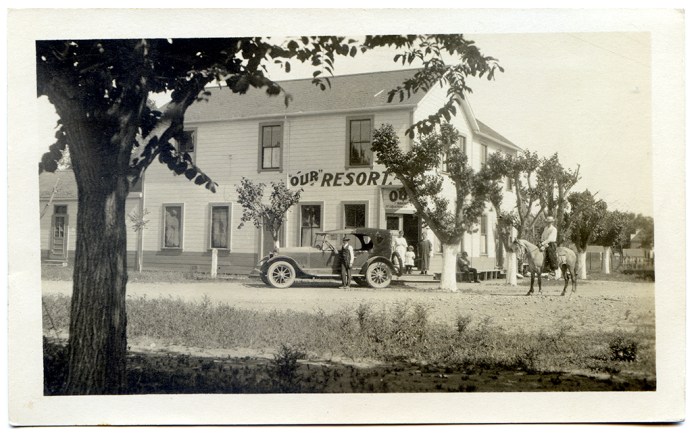 OurResortwCarandHorseHiRes